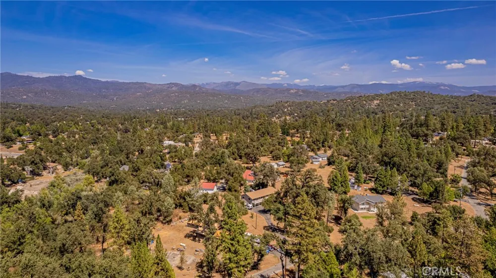 45453 Oakview Oakhurst, CA 93644