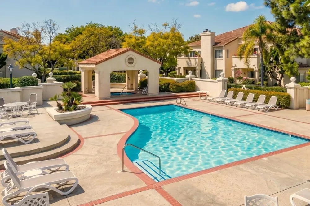 750 Breeze Hill #68 Vista, CA 92081
