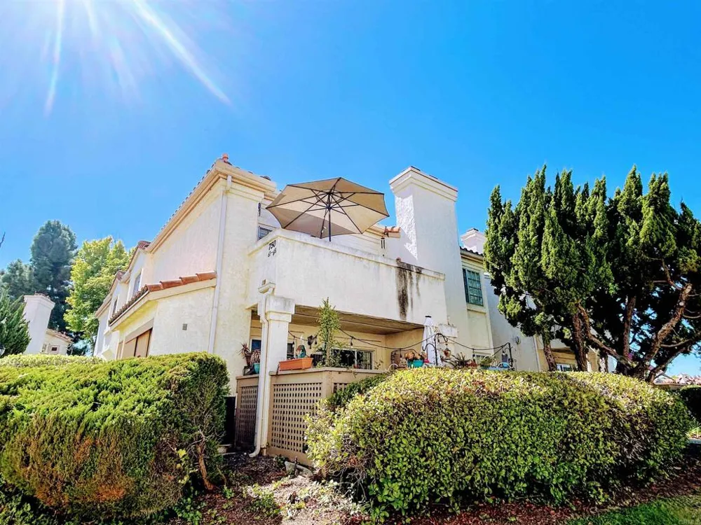 750 Breeze Hill #68 Vista, CA 92081