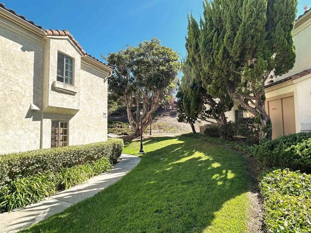 750 Breeze Hill #68 Vista, CA 92081