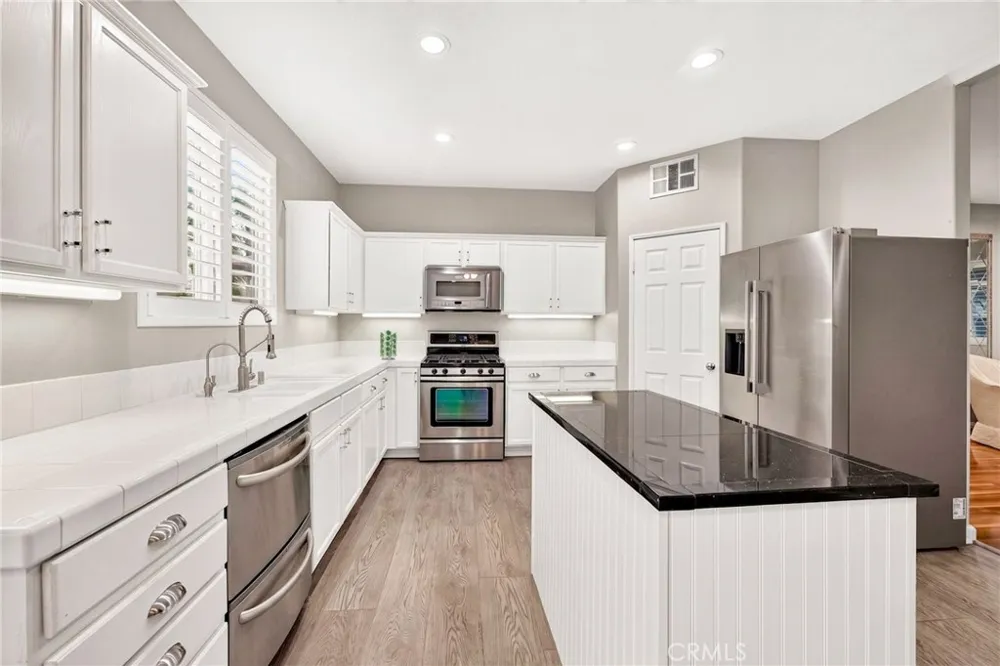 6713 Leanne Eastvale, CA 91752