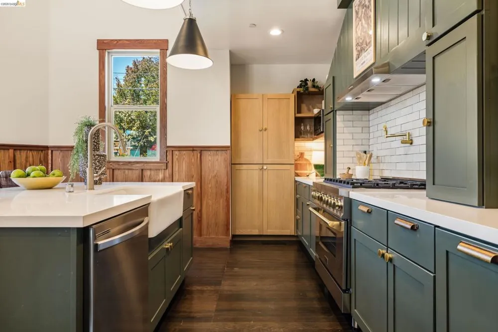 479 42Nd St Oakland, CA 94609