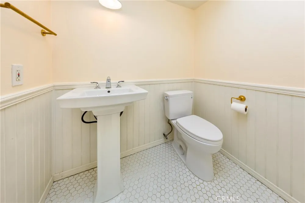 22861 Sparrowdell Drive Calabasas, CA 91302