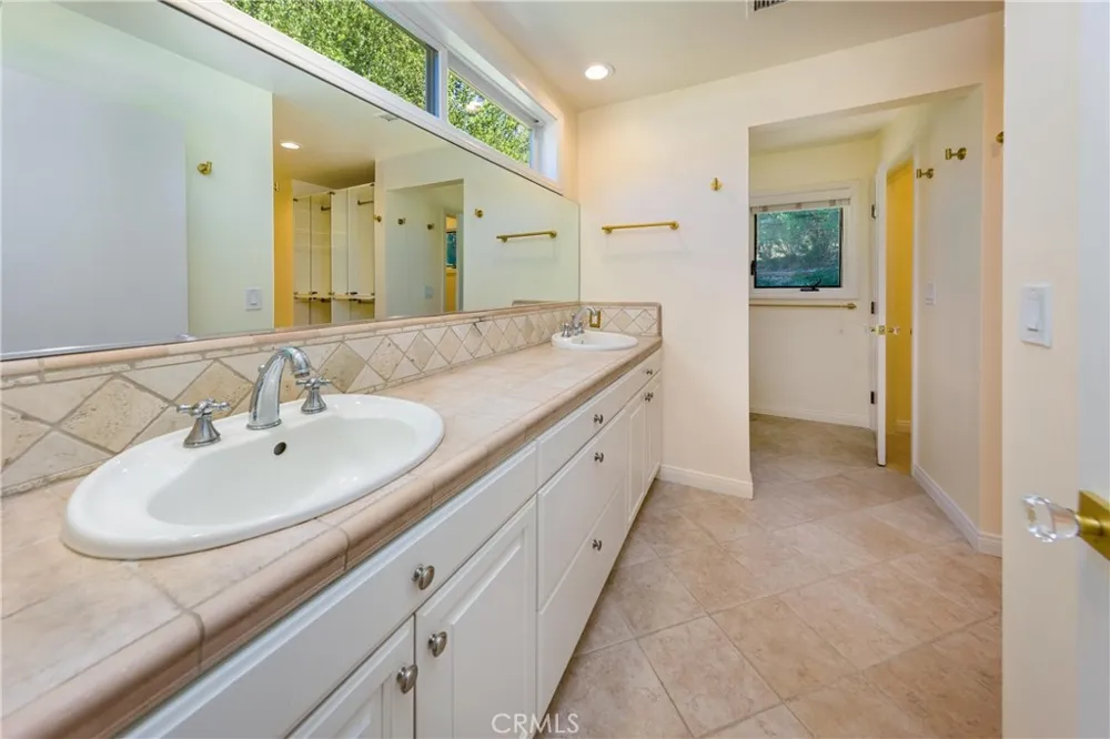 22861 Sparrowdell Drive Calabasas, CA 91302