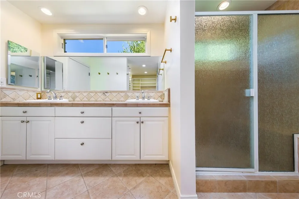 22861 Sparrowdell Drive Calabasas, CA 91302