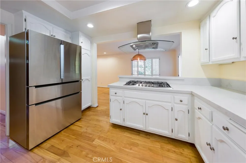 22861 Sparrowdell Drive Calabasas, CA 91302