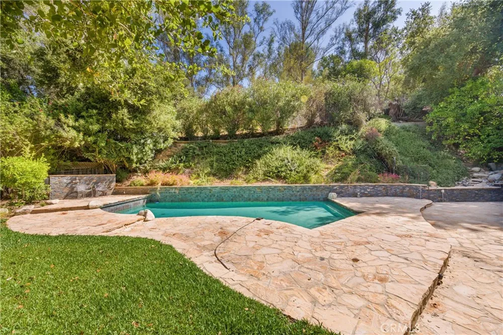 22861 Sparrowdell Drive Calabasas, CA 91302