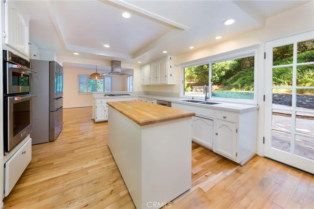 22861 Sparrowdell Drive Calabasas, CA 91302