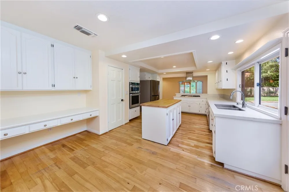 22861 Sparrowdell Drive Calabasas, CA 91302