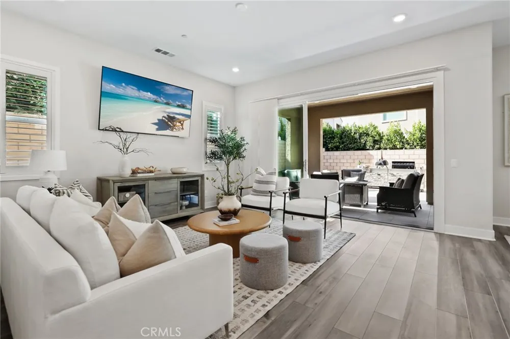 624 Pelion Lake Forest, CA 92630