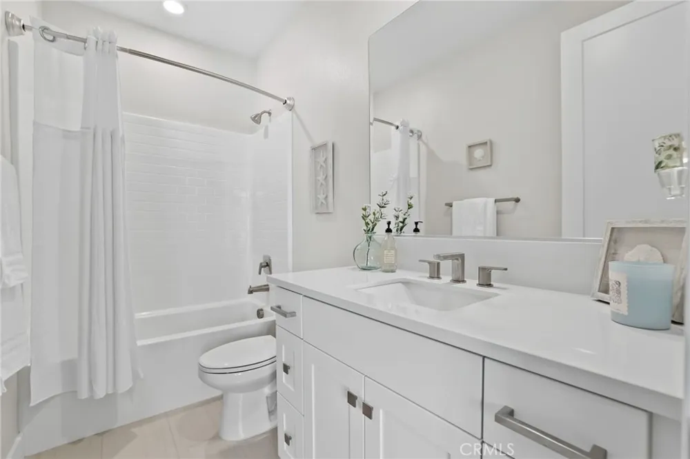 624 Pelion Lake Forest, CA 92630