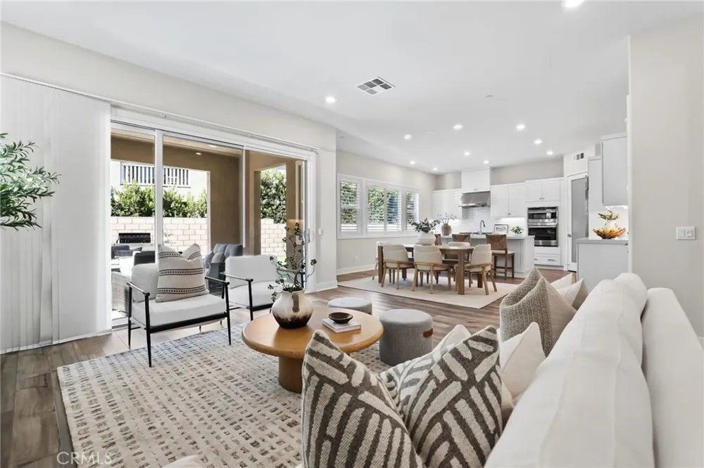 624 Pelion Lake Forest, CA 92630
