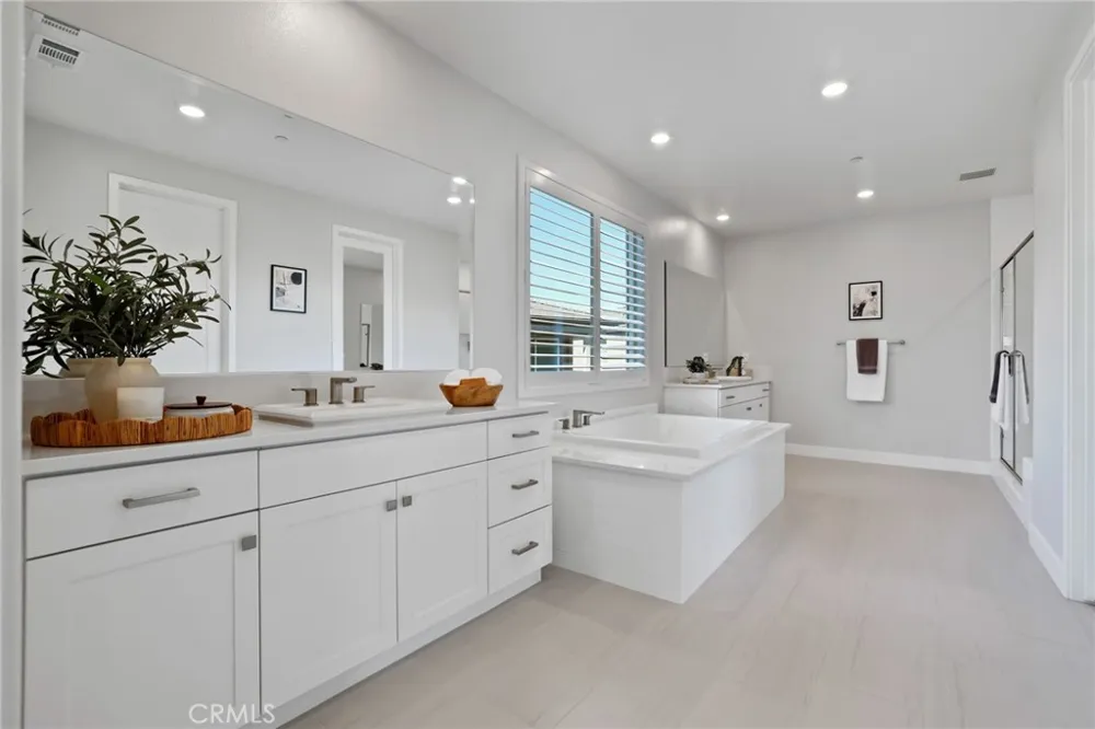 624 Pelion Lake Forest, CA 92630