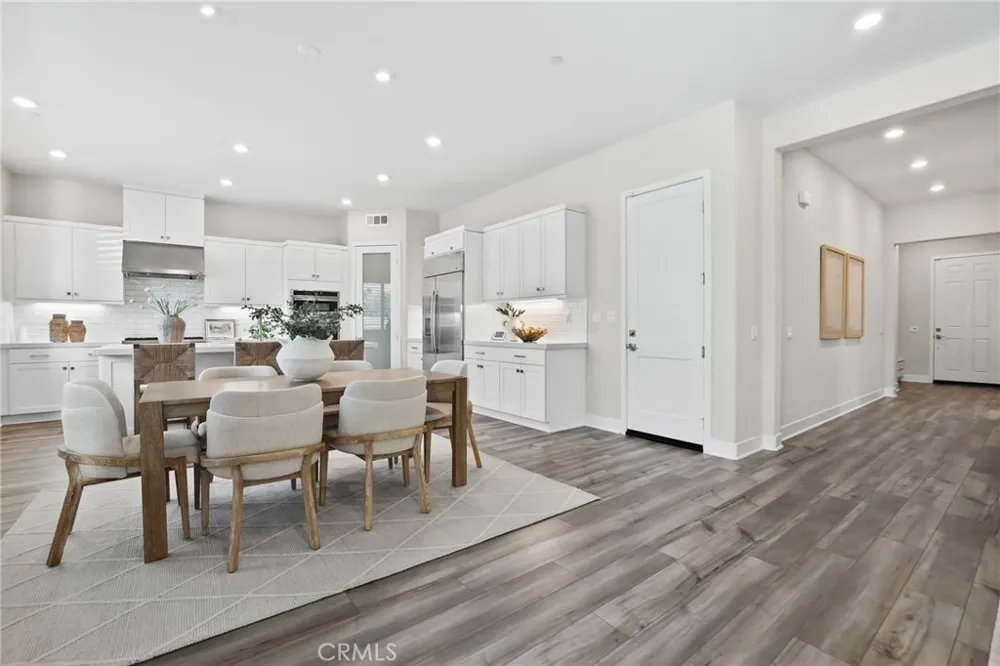 624 Pelion Lake Forest, CA 92630