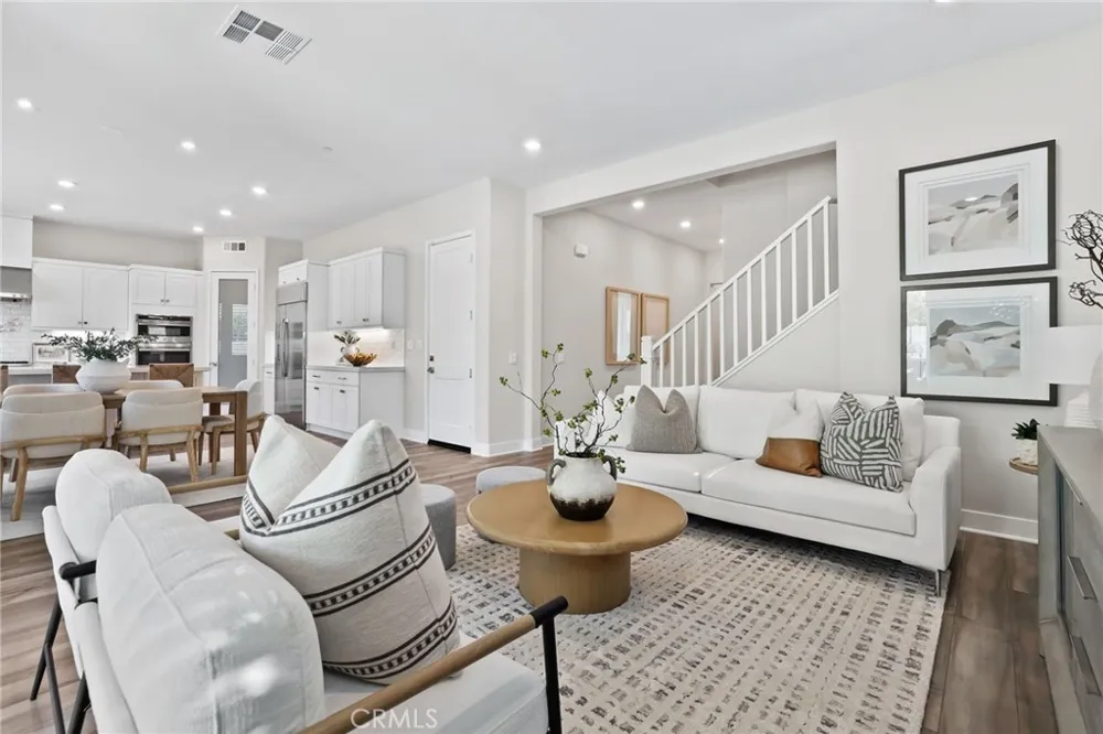 624 Pelion Lake Forest, CA 92630