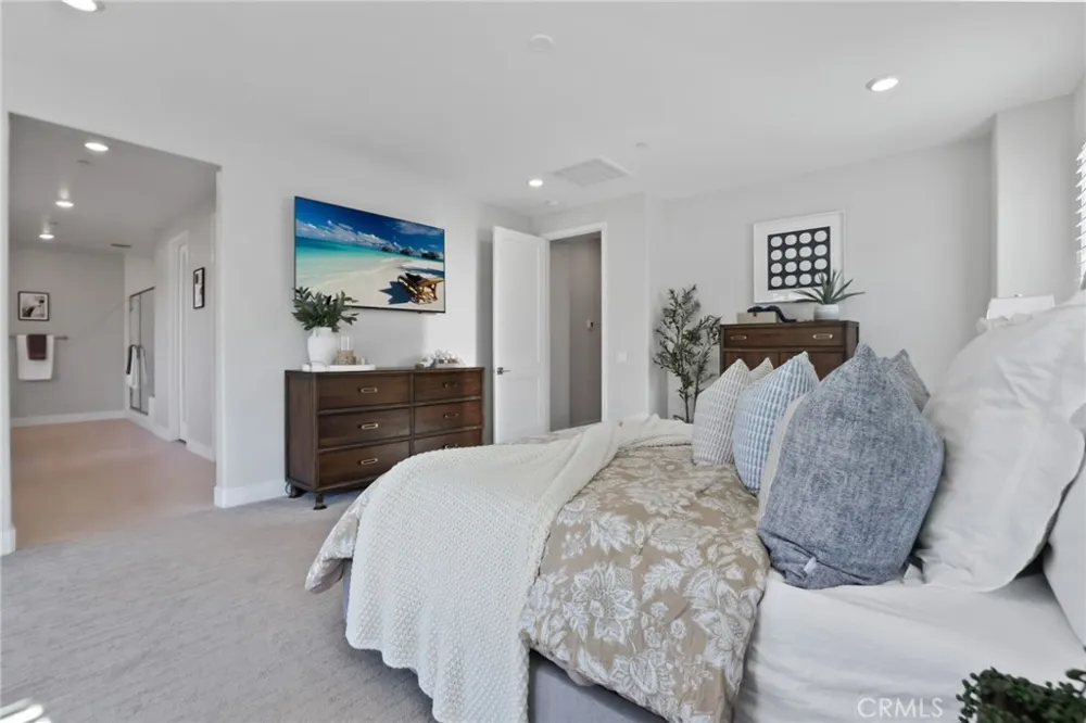 624 Pelion Lake Forest, CA 92630