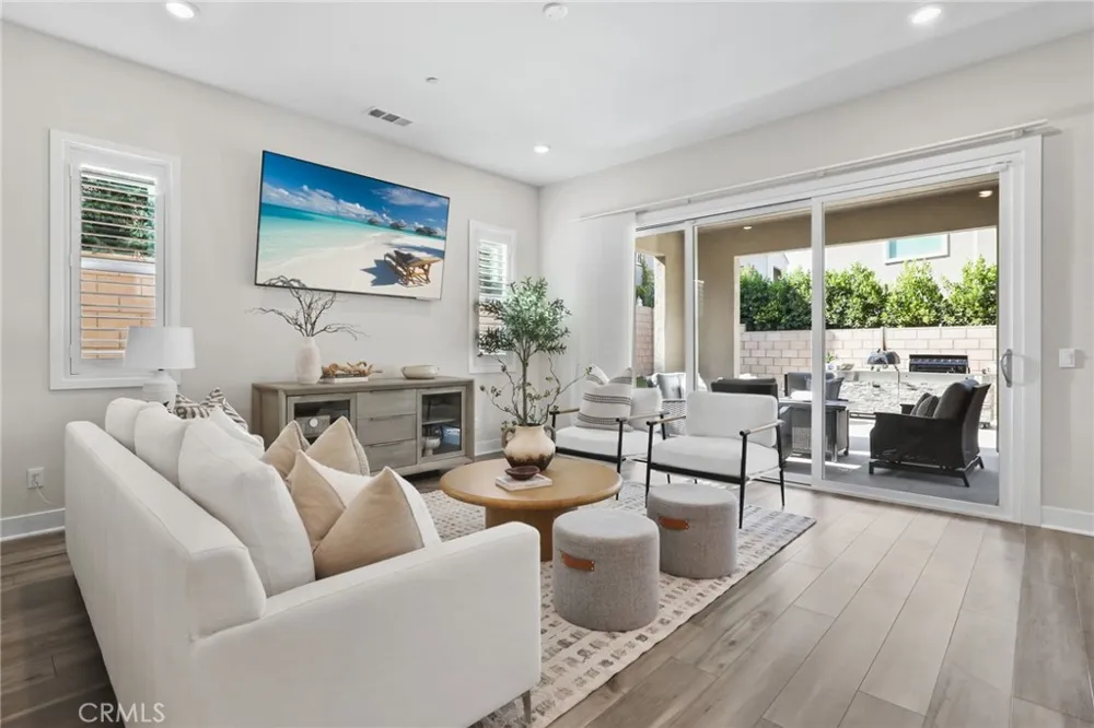 624 Pelion Lake Forest, CA 92630