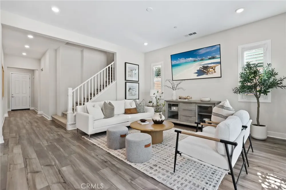 624 Pelion Lake Forest, CA 92630