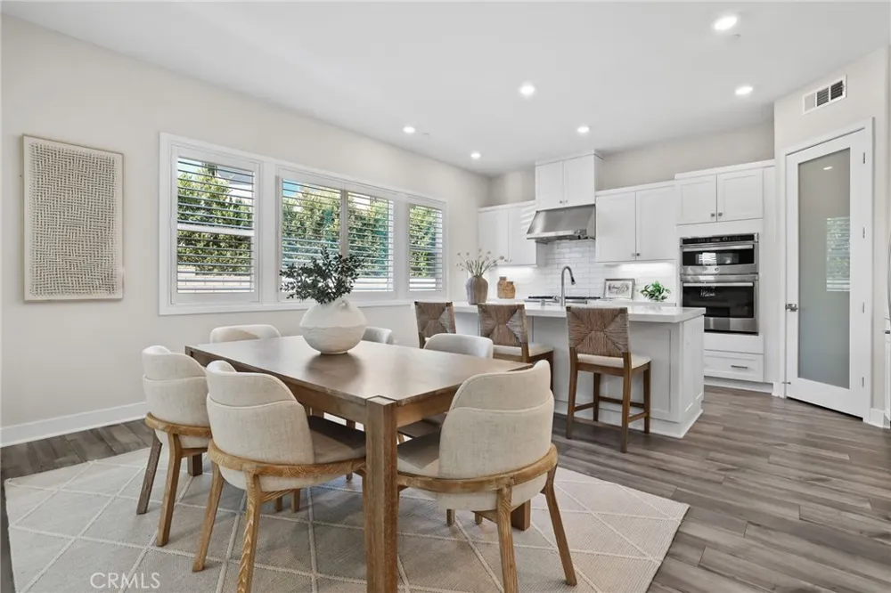 624 Pelion Lake Forest, CA 92630
