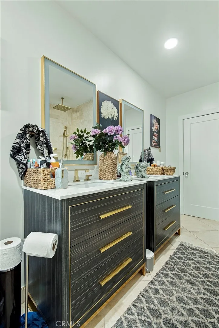 6621 Ben North Hollywood, CA 91606