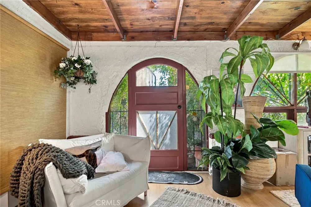 6621 Ben North Hollywood, CA 91606