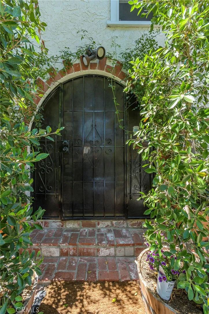 6621 Ben North Hollywood, CA 91606