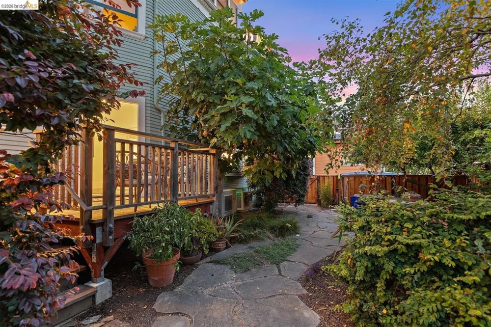 2259 Derby St #Lower Berkeley, CA 94705