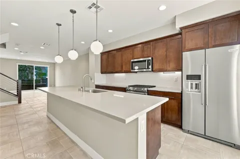 1682 Grandview