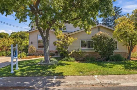 28 Hunt Way
