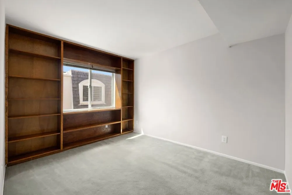 4730 Ben Avenue #13 Valley Village, CA 91607