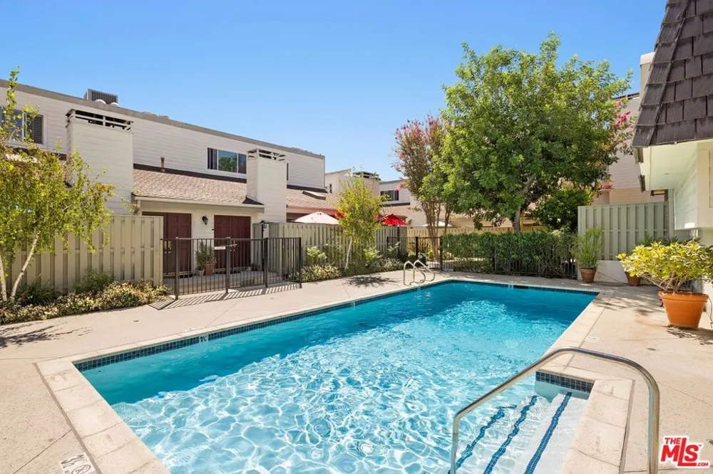 4730 Ben Avenue #13 Valley Village, CA 91607