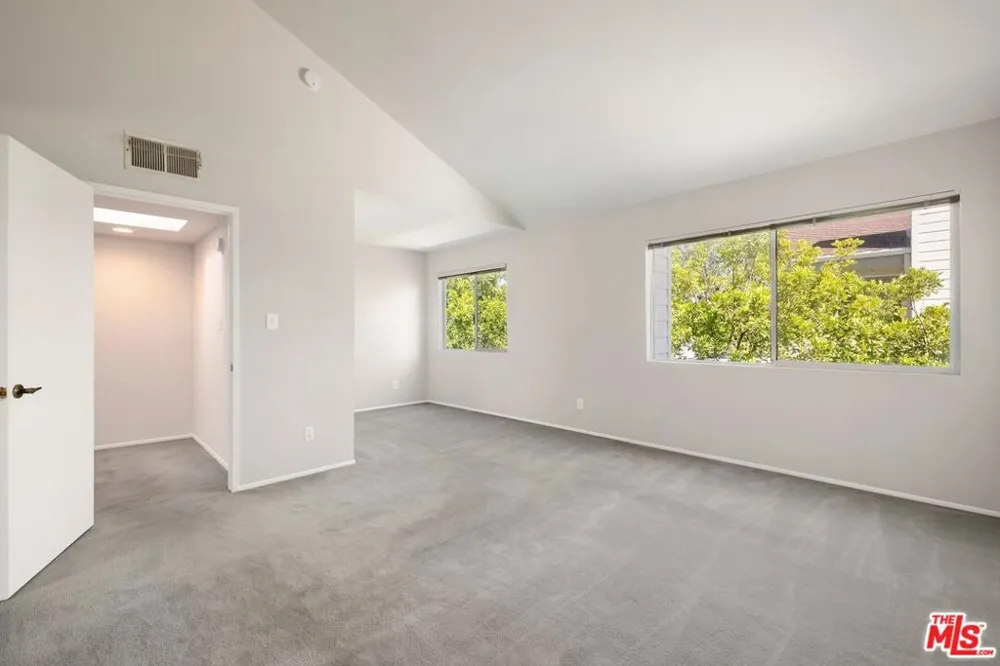 4730 Ben Avenue #13 Valley Village, CA 91607