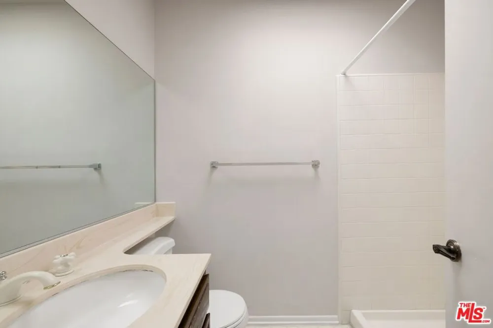4730 Ben Avenue #13 Valley Village, CA 91607