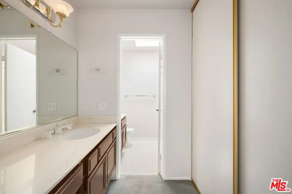 4730 Ben Avenue #13 Valley Village, CA 91607