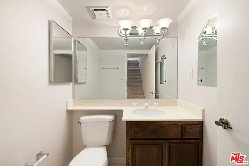 4730 Ben Avenue #13 Valley Village, CA 91607