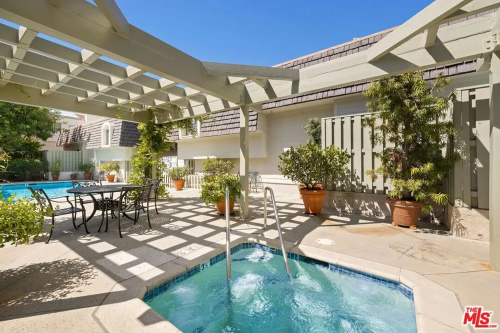 4730 Ben Avenue #13 Valley Village, CA 91607