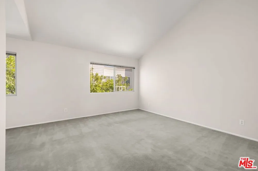 4730 Ben Avenue #13 Valley Village, CA 91607