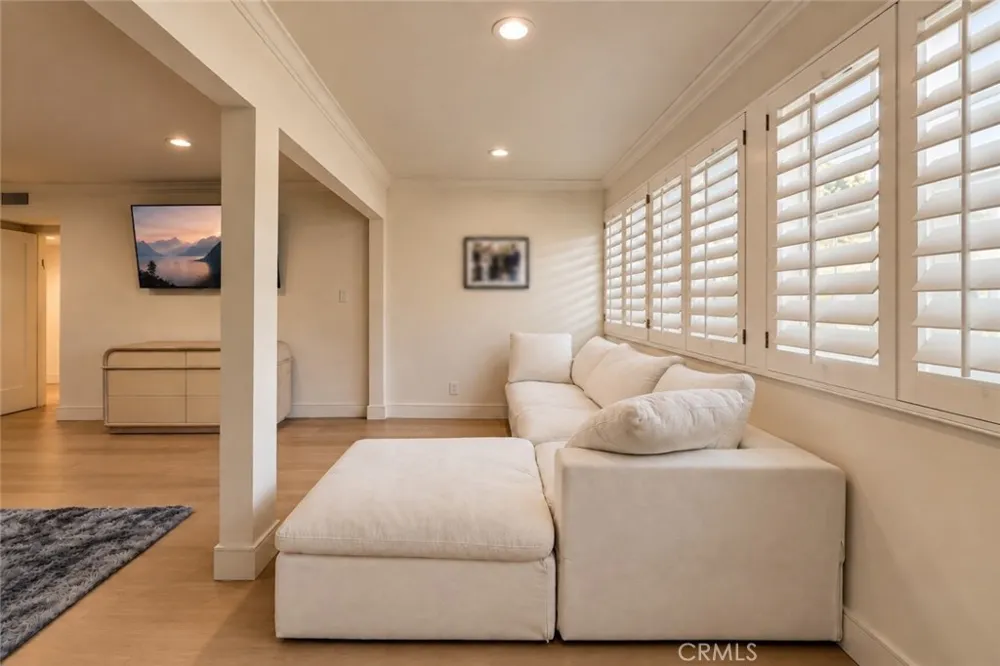5315 Yarmouth Avenue #104 Encino, CA 91316