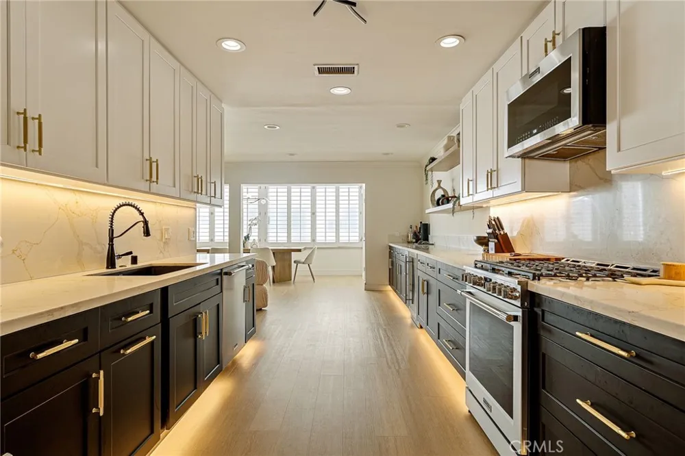 5315 Yarmouth Avenue #104 Encino, CA 91316