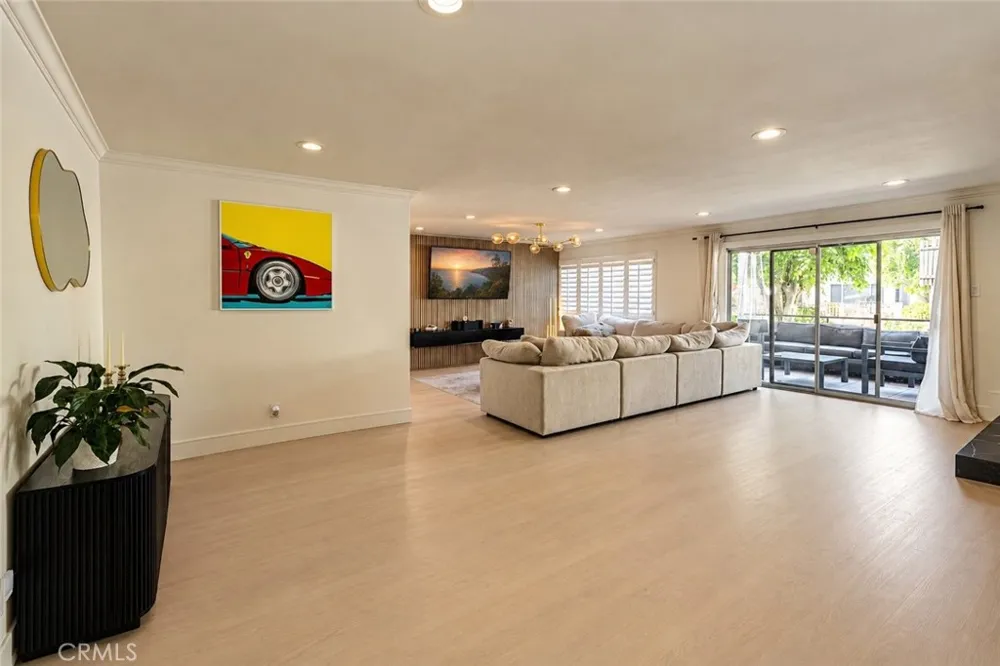 5315 Yarmouth Avenue #104 Encino, CA 91316
