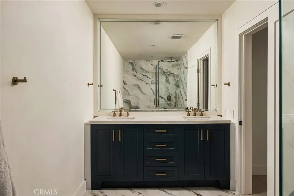 5315 Yarmouth Avenue #104 Encino, CA 91316