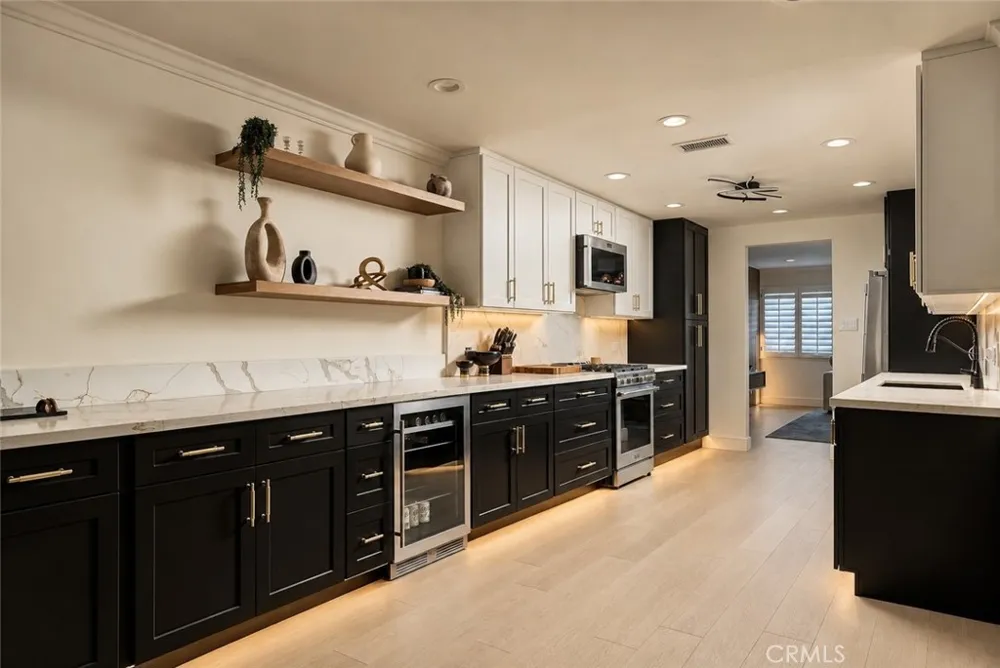 5315 Yarmouth Avenue #104 Encino, CA 91316