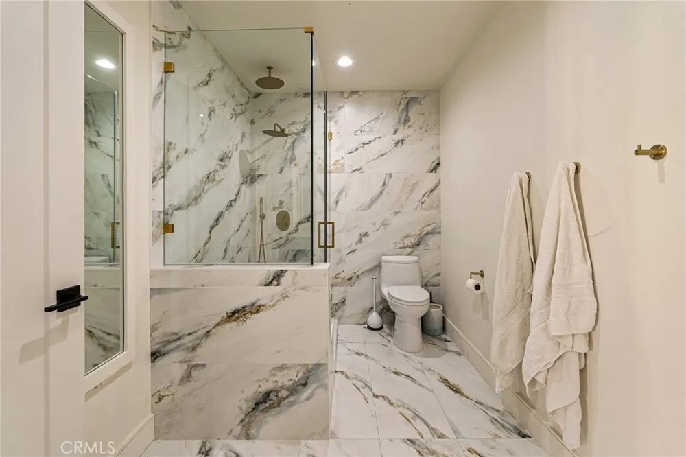5315 Yarmouth Avenue #104 Encino, CA 91316