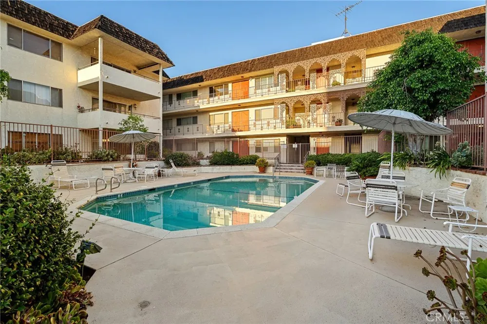 5315 Yarmouth Avenue #104 Encino, CA 91316