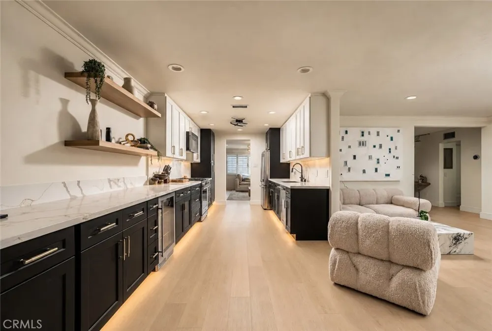 5315 Yarmouth Avenue #104 Encino, CA 91316
