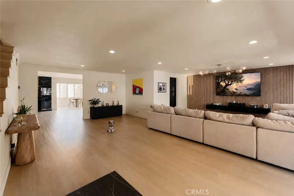 5315 Yarmouth Avenue #104 Encino, CA 91316