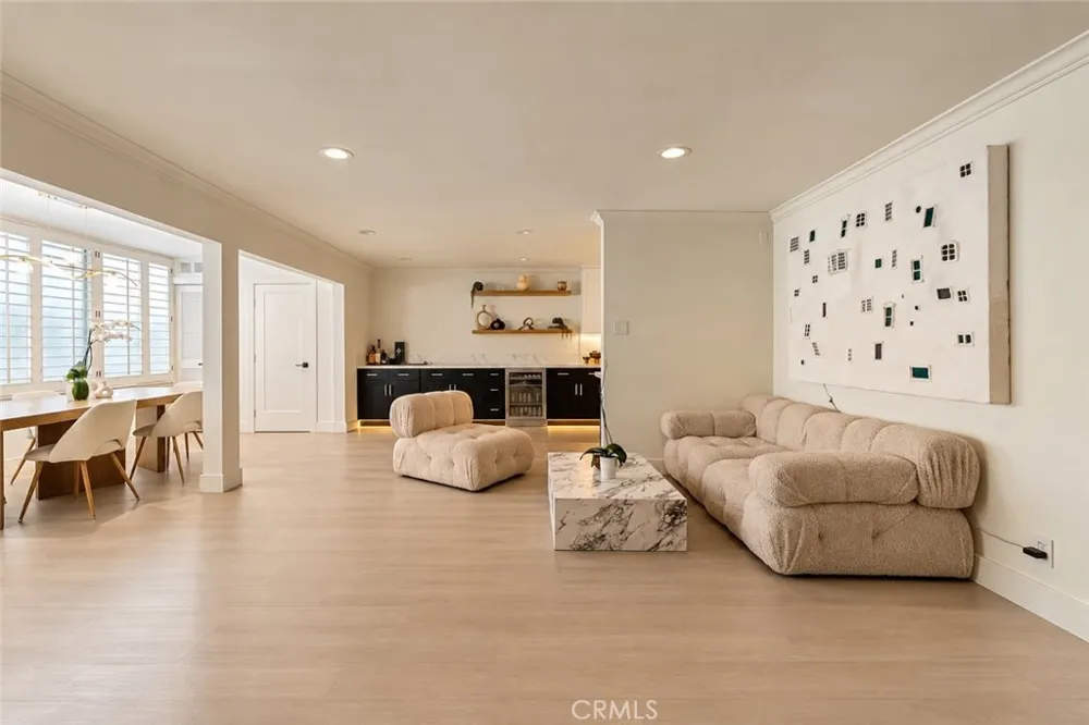 5315 Yarmouth Avenue #104 Encino, CA 91316