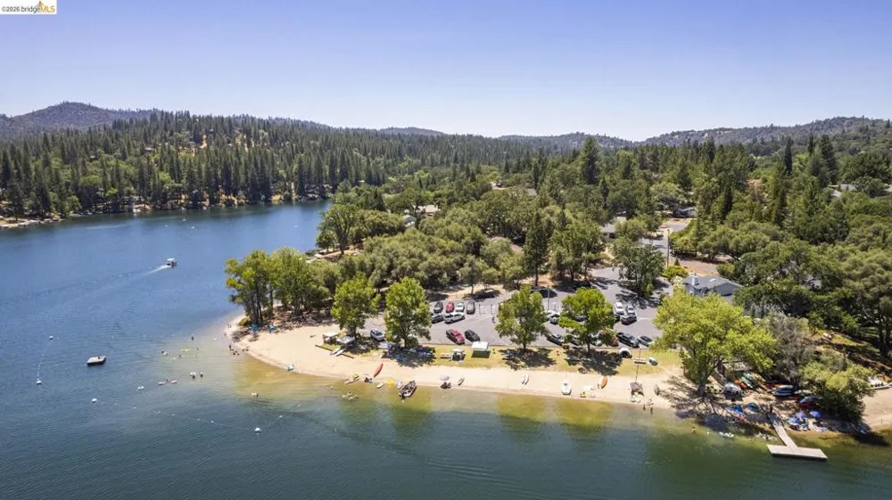 19369 Ferretti Rd Groveland, CA 95321
