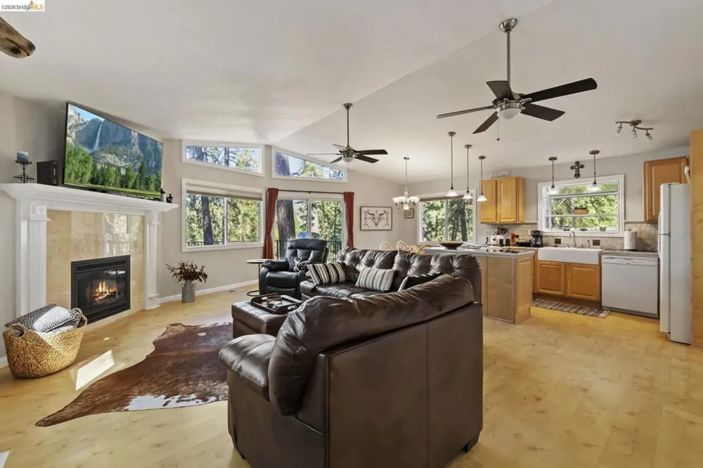 19369 Ferretti Rd Groveland, CA 95321