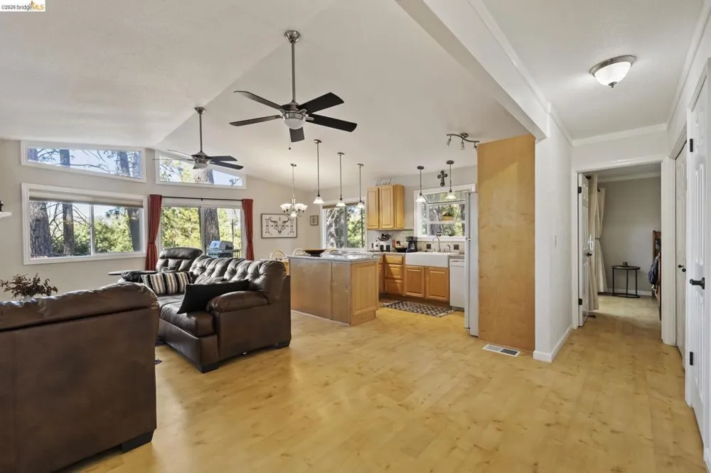 19369 Ferretti Rd Groveland, CA 95321